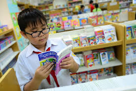 ບັນຍາກາດຄຶກຄື້ນໃນຕະຫຼາດປຶ້ມຂອງເດັກຍາມພັກແລ້ງ